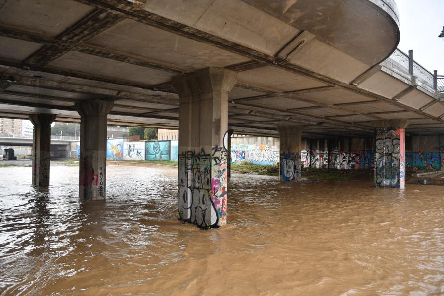 Efectos de las últimas lluvias en Campanillas. En Málaga se mantiene el aviso naranja este sábado.