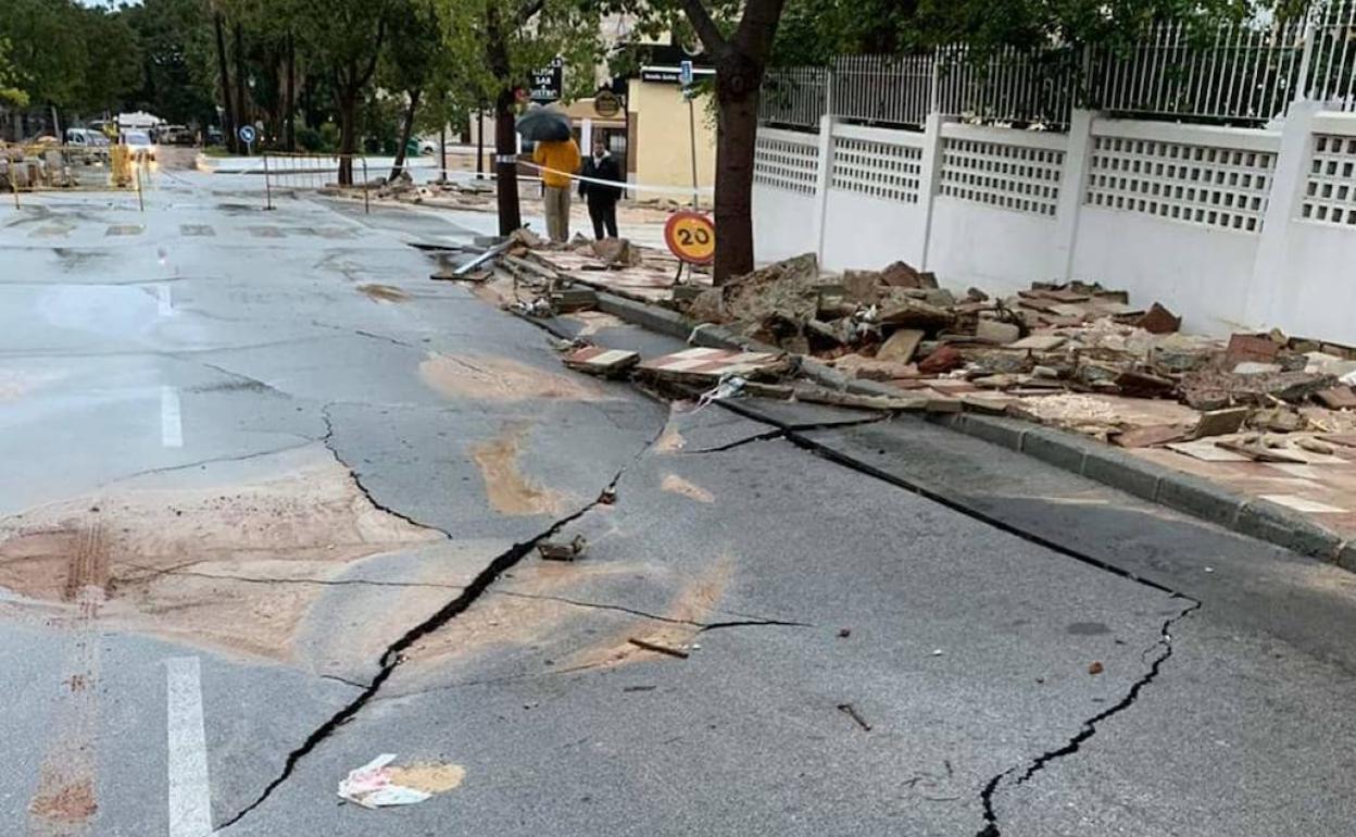 Pavimento levantado en La Carihuela.