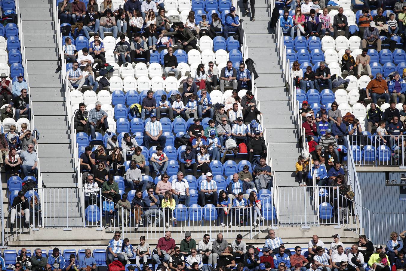 Las mejores imágenes de los aficionados que asistieron al Málaga.Mirandés (2-2)