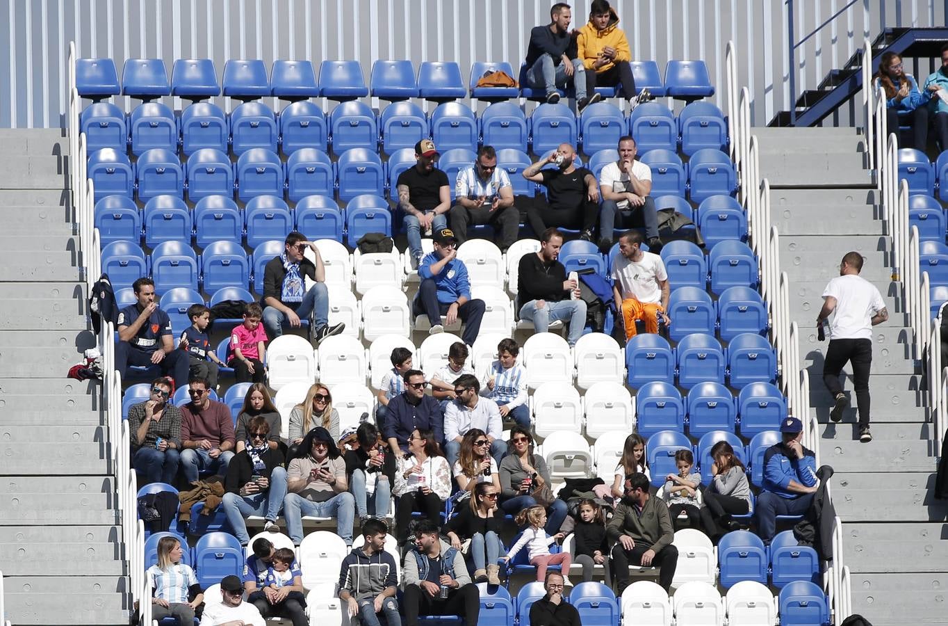 Las mejores imágenes de los aficionados que asistieron al Málaga.Mirandés (2-2)