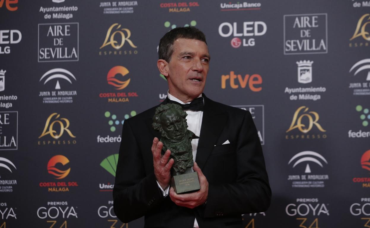 Antonio Banderas, con su Goya al mejor actor protagonista.