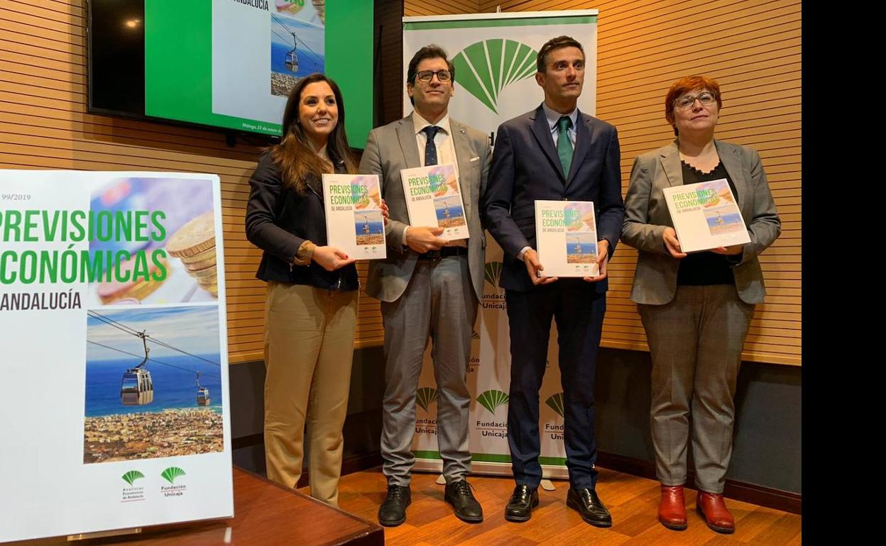 Cristina Rico, Rafael Muñoz, Rafael López y Felisa Becerra, en la presentación del informe.