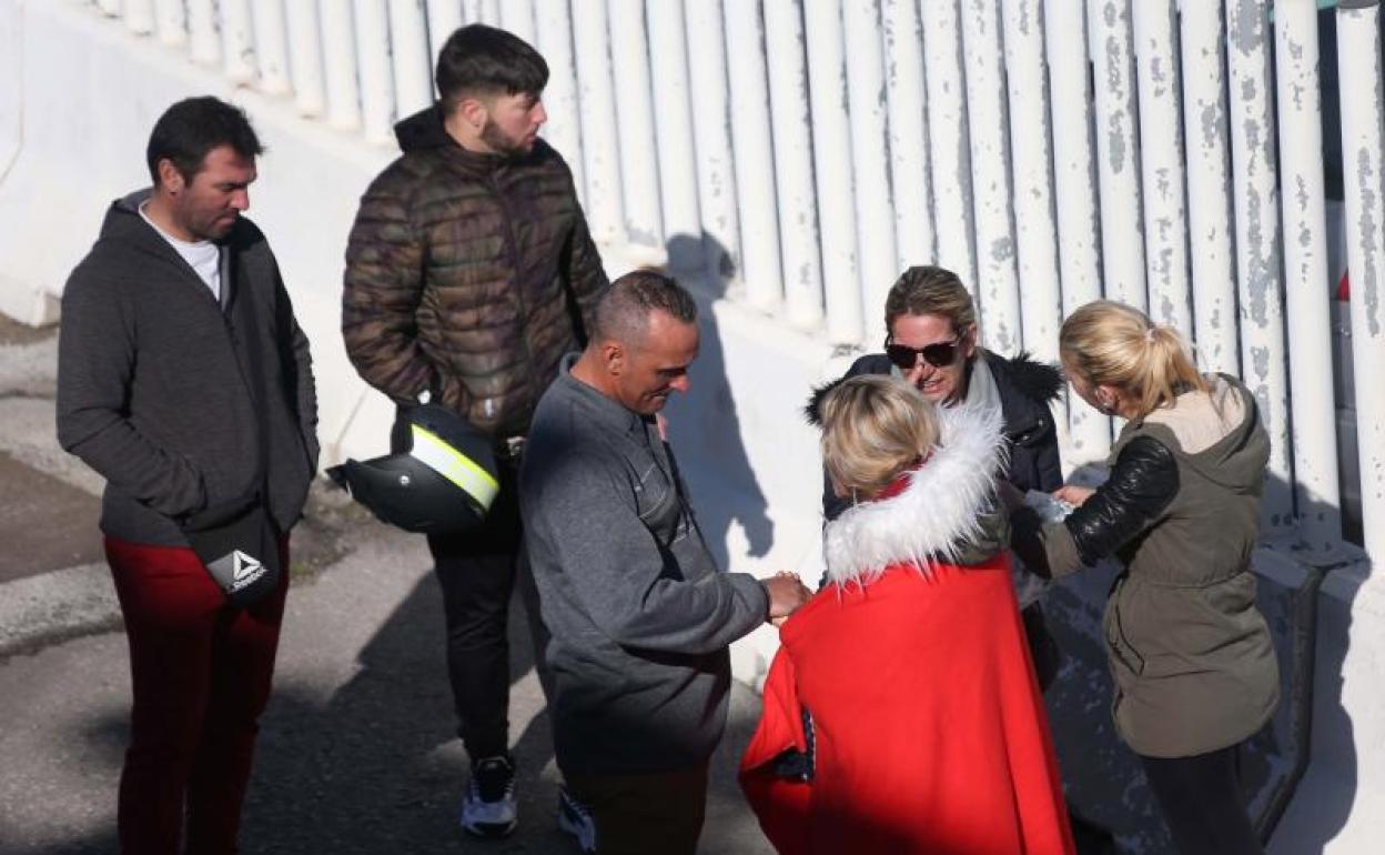 Familiares de la tripulación del pesquero