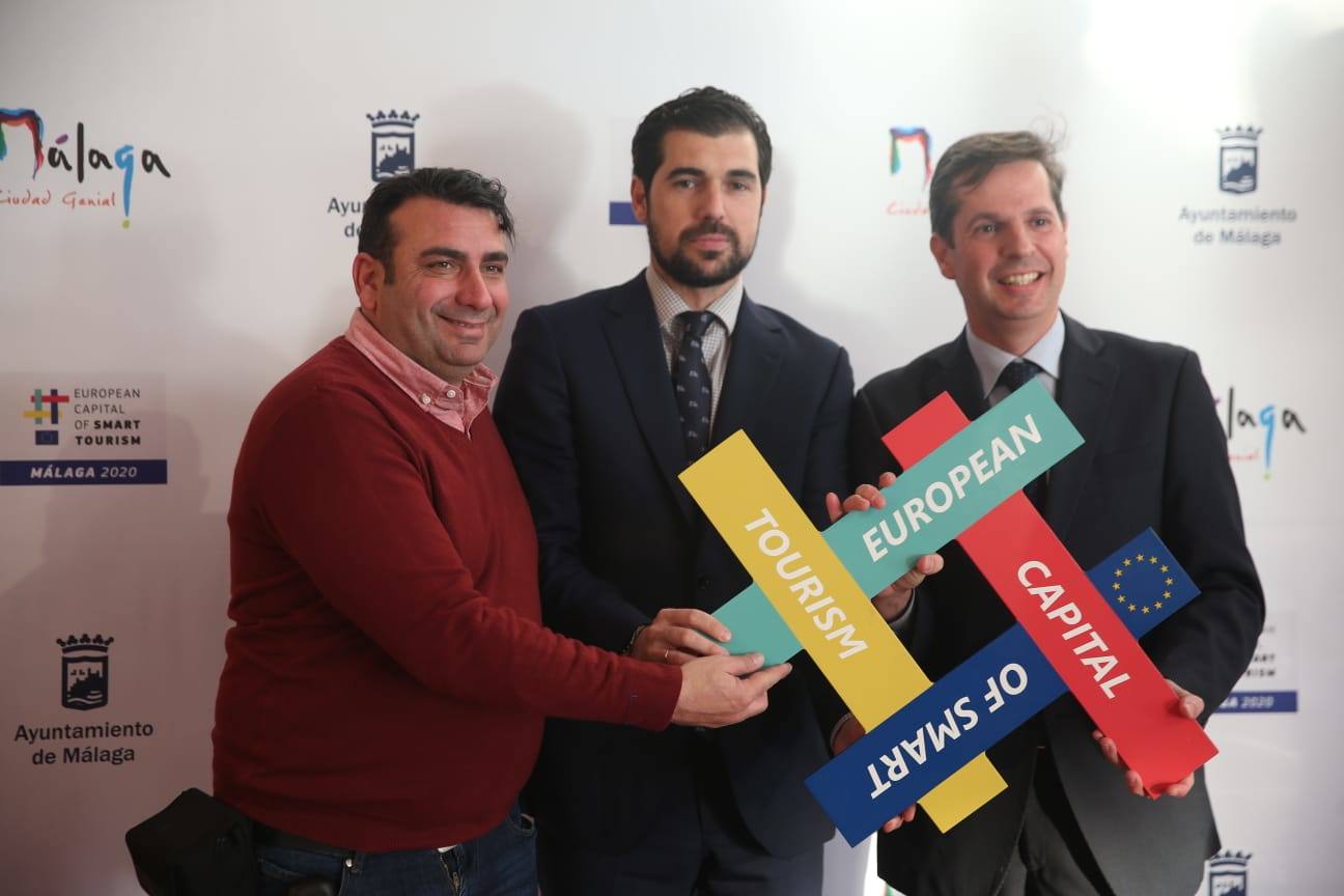 Unos 900 invitados asisten al acto, celebrado en el Palacio de Ferias de Málaga. 