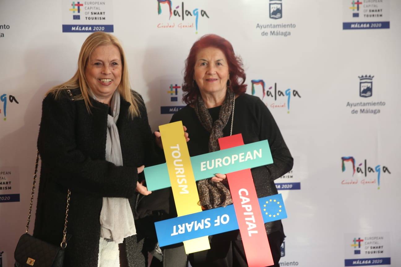 Unos 900 invitados asisten al acto, celebrado en el Palacio de Ferias de Málaga. 