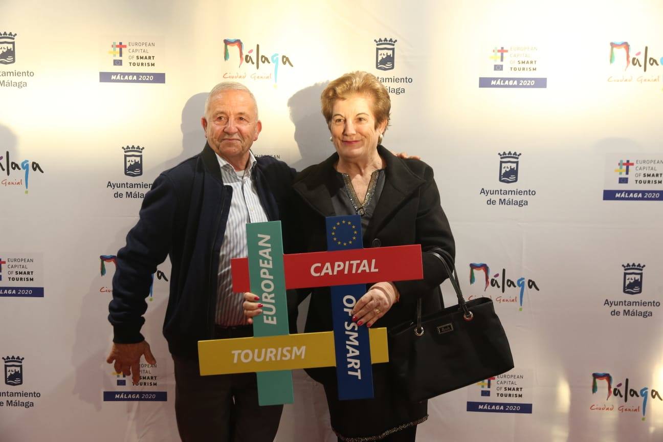 Unos 900 invitados asisten al acto, celebrado en el Palacio de Ferias de Málaga. 