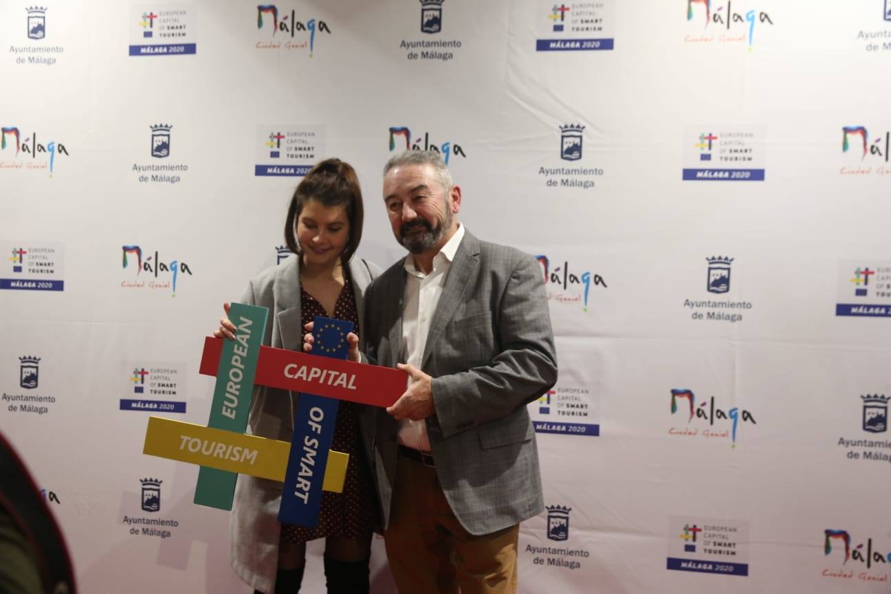 Unos 900 invitados asisten al acto, celebrado en el Palacio de Ferias de Málaga. 