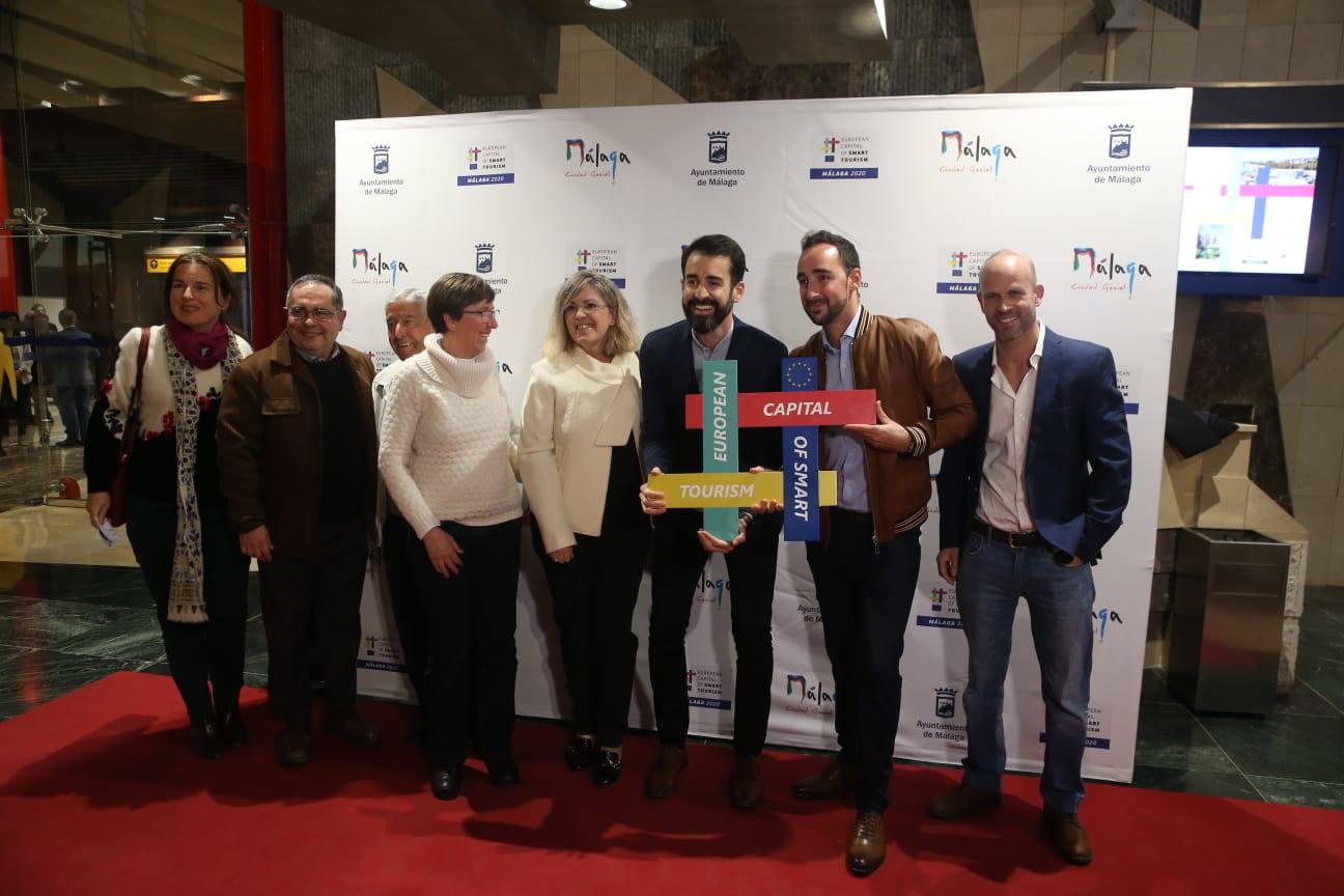 Unos 900 invitados asisten al acto, celebrado en el Palacio de Ferias de Málaga. 