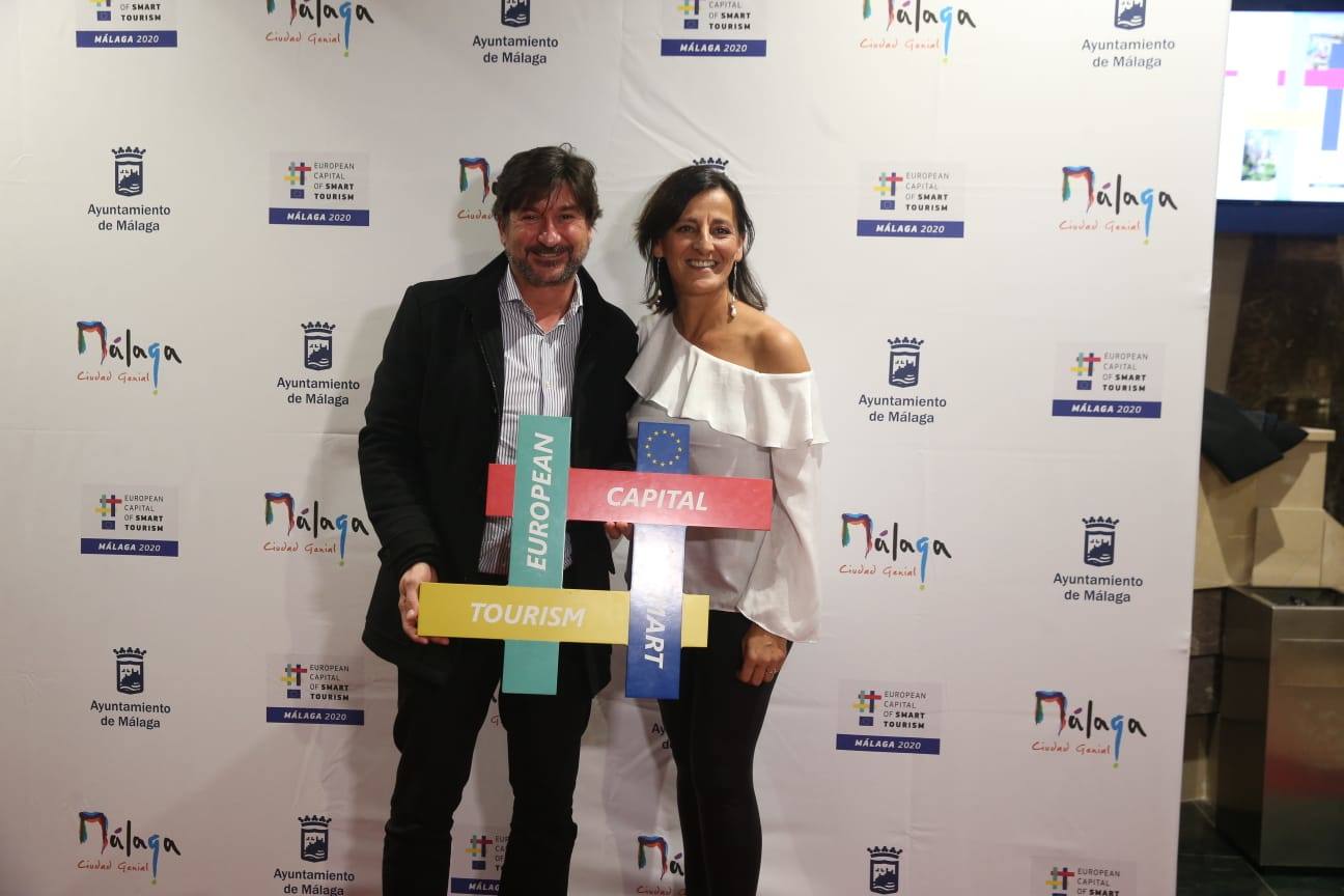 Unos 900 invitados asisten al acto, celebrado en el Palacio de Ferias de Málaga. 