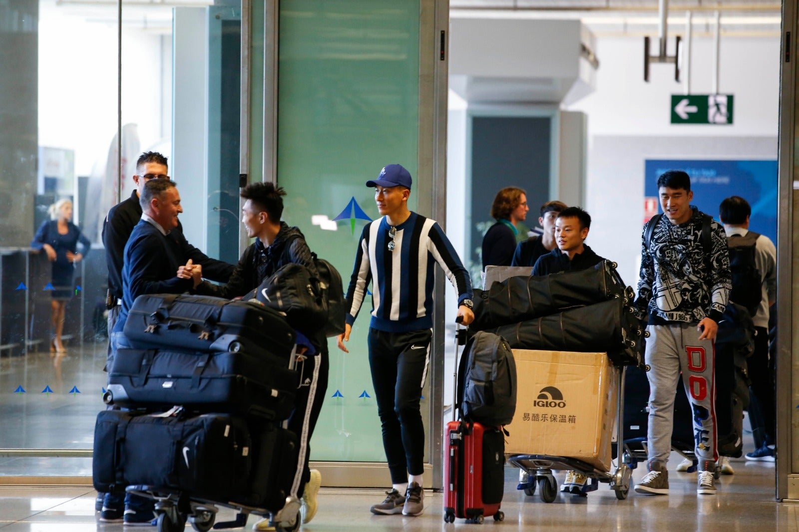 La llegada a Málaga del equipo chino de Wuhan, en imágenes.