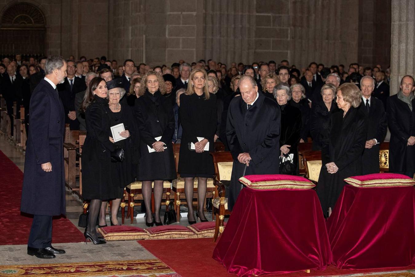 Los reyes Felipe y Letizia junto a los reyes Juan Carlos y Sofía y las infantas Elena y Cristina.