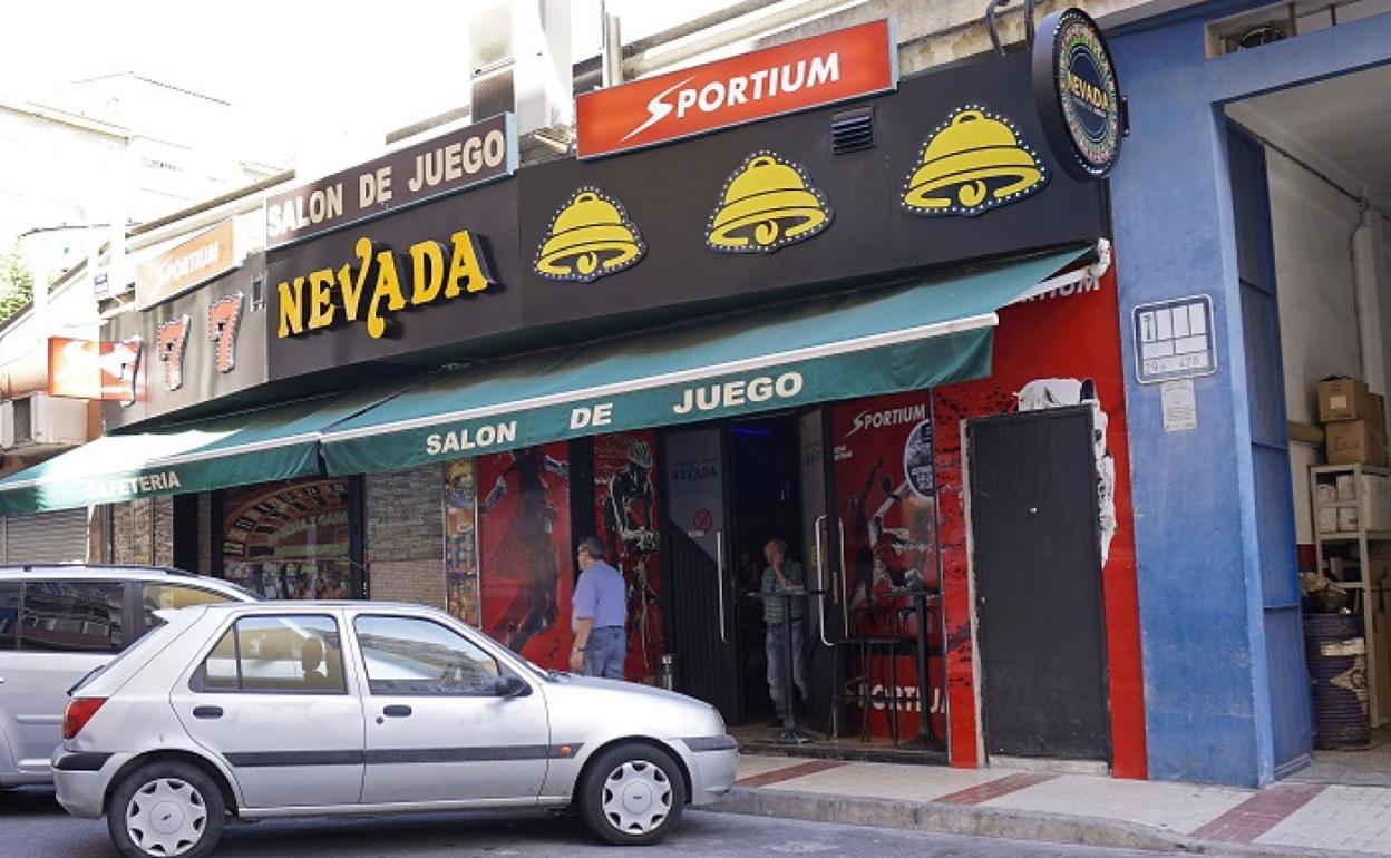 La fachada de un salón de juegos en Málaga. 