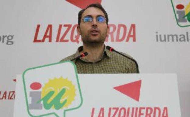 Toni Valero interviene en la sede de IU en Málaga. 