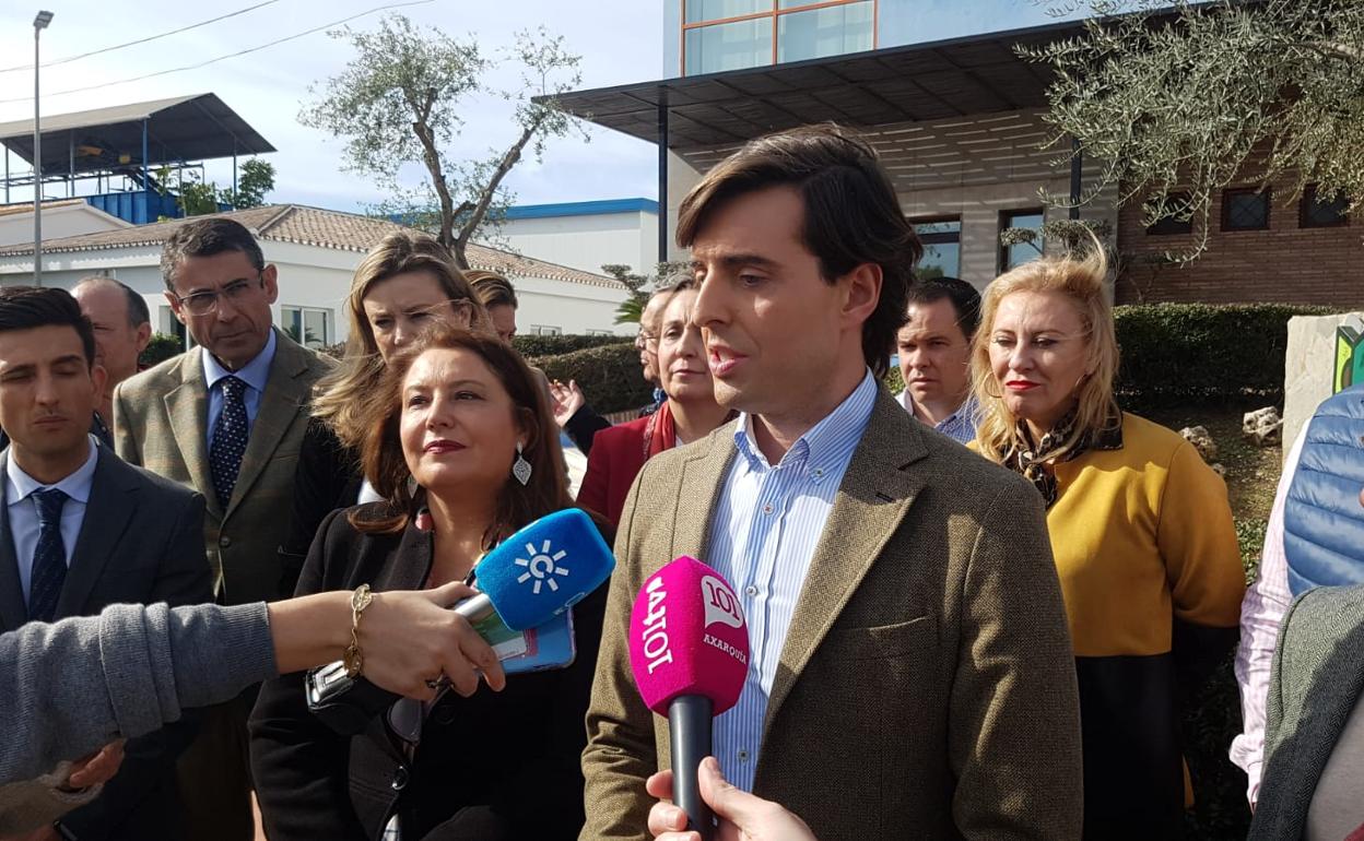 Montesinos, Crespo y España, en un acto del PP en Vélez. 