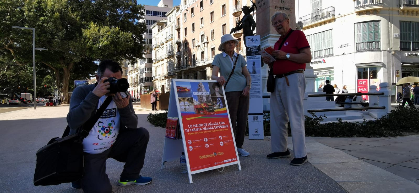 La prueba, que cumple este año su décima edición, reúne a decenas de aficionados al mundo de la imagen en Málaga para pasar una jornada lúdica y de convivencia en torno a la fotografía
