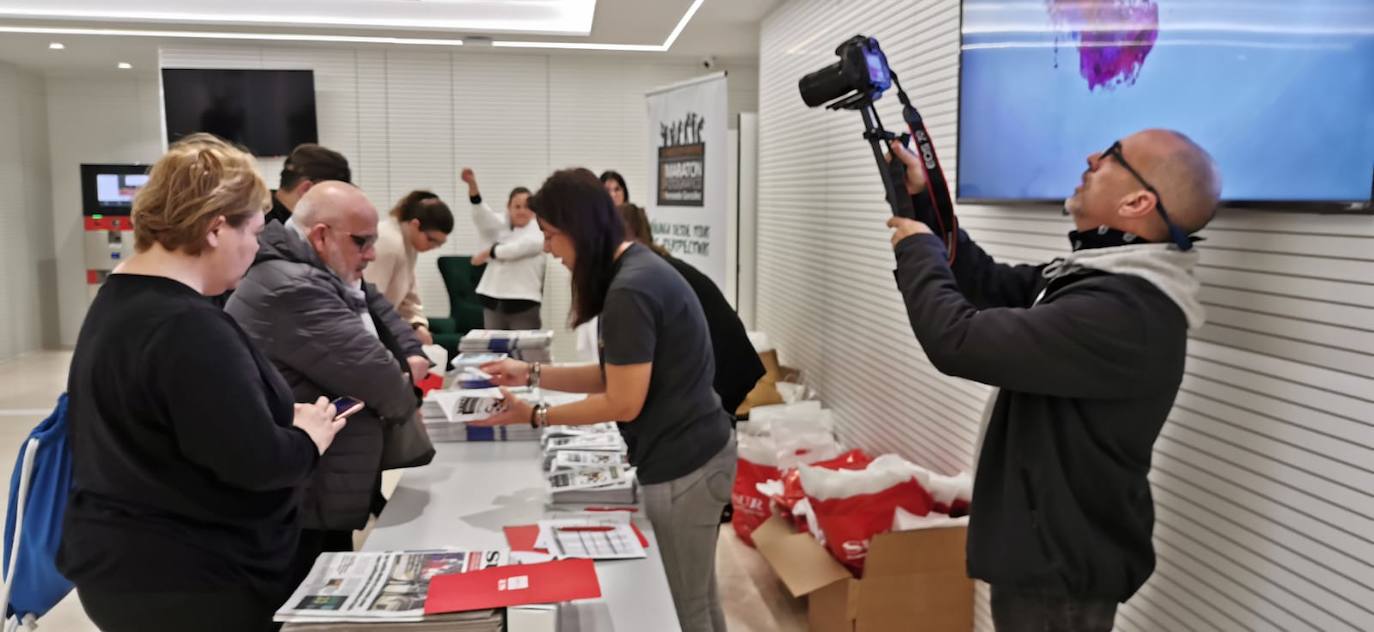 La prueba, que cumple este año su décima edición, reúne a decenas de aficionados al mundo de la imagen en Málaga para pasar una jornada lúdica y de convivencia en torno a la fotografía