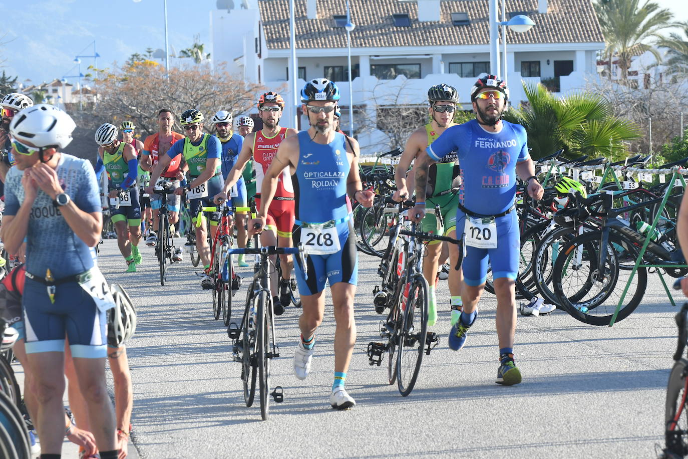 Unos 800 atletas se han dado cita en esta cita deportiva que incluye esta edición como novedad una promoción para deportistas no federados de categorías alevín e infantil