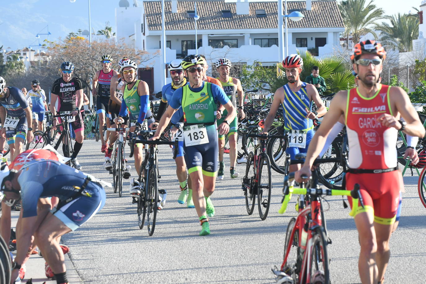 Unos 800 atletas se han dado cita en esta cita deportiva que incluye esta edición como novedad una promoción para deportistas no federados de categorías alevín e infantil