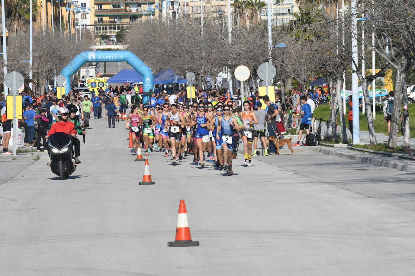 Unos 800 atletas se han dado cita en esta cita deportiva que incluye esta edición como novedad una promoción para deportistas no federados de categorías alevín e infantil