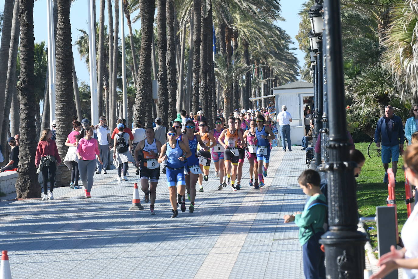 Unos 800 atletas se han dado cita en esta cita deportiva que incluye esta edición como novedad una promoción para deportistas no federados de categorías alevín e infantil