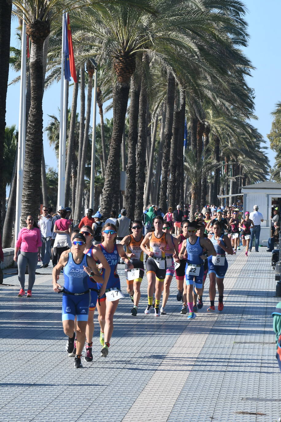 Unos 800 atletas se han dado cita en esta cita deportiva que incluye esta edición como novedad una promoción para deportistas no federados de categorías alevín e infantil