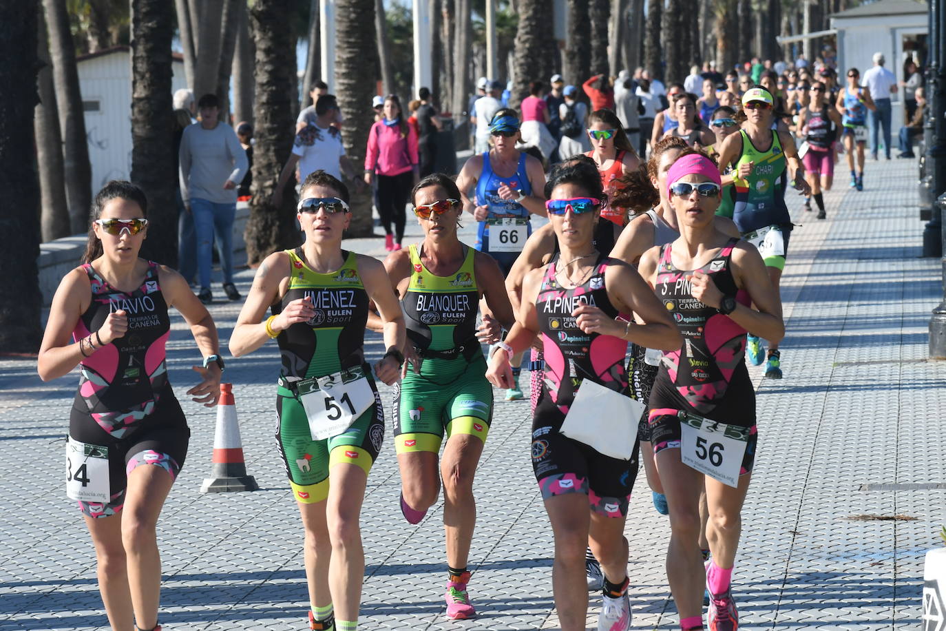 Unos 800 atletas se han dado cita en esta cita deportiva que incluye esta edición como novedad una promoción para deportistas no federados de categorías alevín e infantil