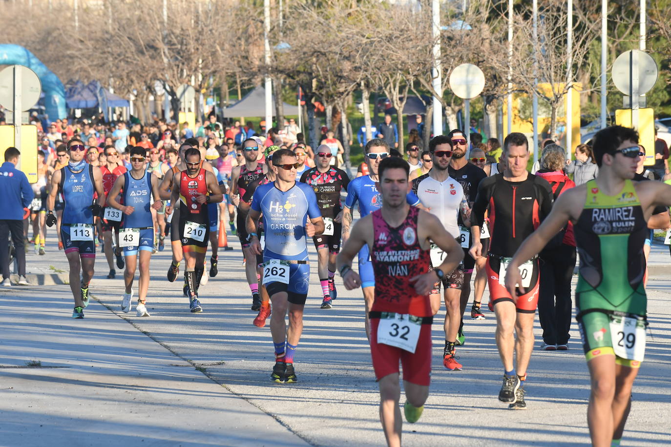 Unos 800 atletas se han dado cita en esta cita deportiva que incluye esta edición como novedad una promoción para deportistas no federados de categorías alevín e infantil