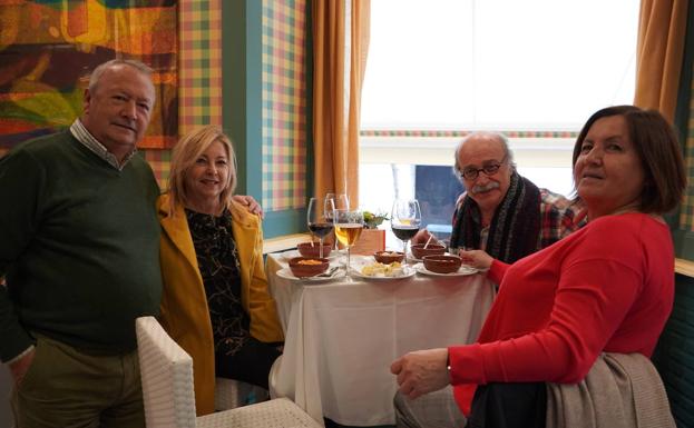 Imagen principal - Arriba, José L. Marcos, M. Eslava, Curro Moreno y Nani. Sobre estas líneas, Francisco Gutiérrez, Pilar Martínez y Francisco Quiereda. En la segunda foto,Teresa Porras y José Porras. 