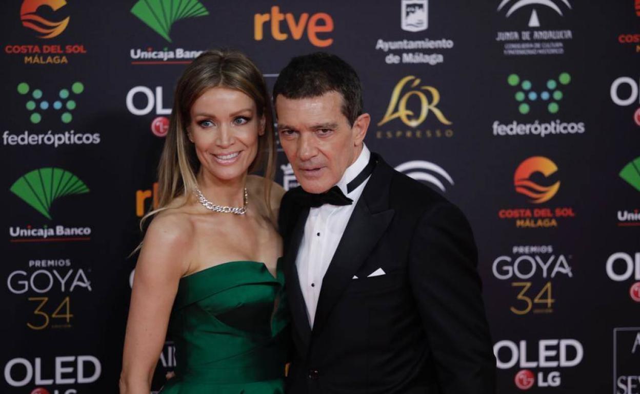 Kimpel y Banderas, en la alfombra roja de los Goya. 