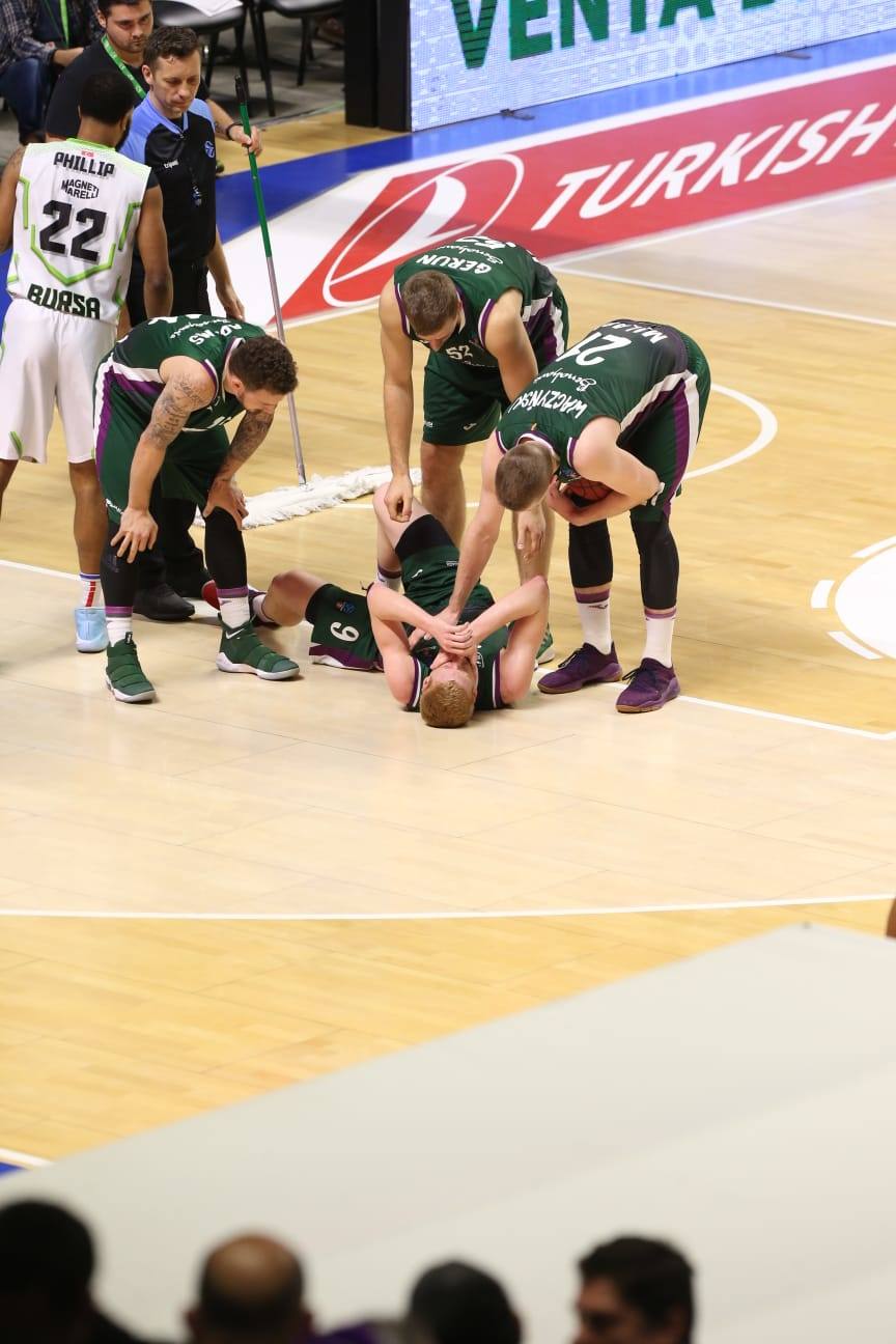 El conjunto malagueño recibió al equipo turco en un partido clave cara a la siguiente fase de la Eurocup