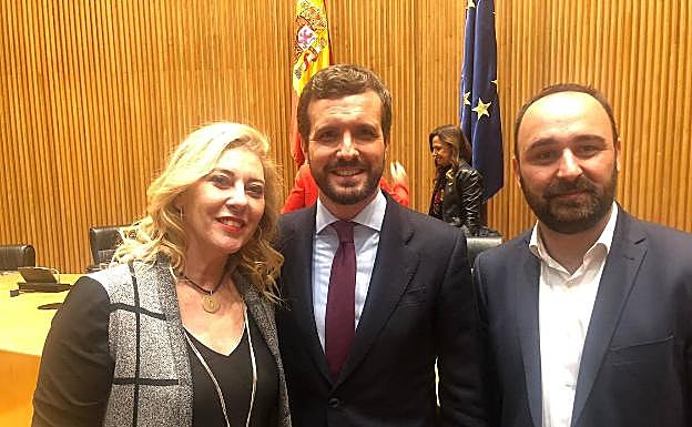 Carolina España, Pablo Casado y Mario Cortés.