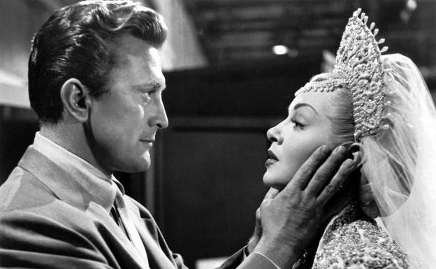 Imagen principal - Kirk Douglas junto a Lana Turner en 'Cautivos del mal', en 'El gran carnaval' y con Stanley Kubrick en el rodaje de 'Senderos de gloria'.