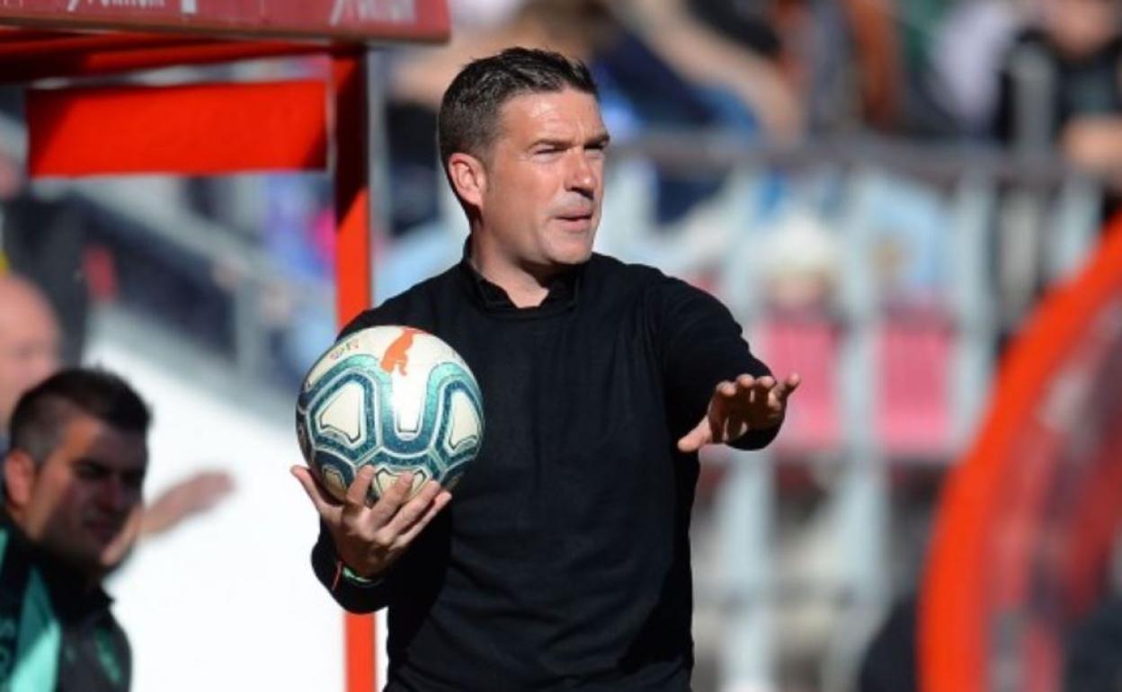 Luis Carrión, técnico del Numancia, destaca lo positivo que conserva el Málaga