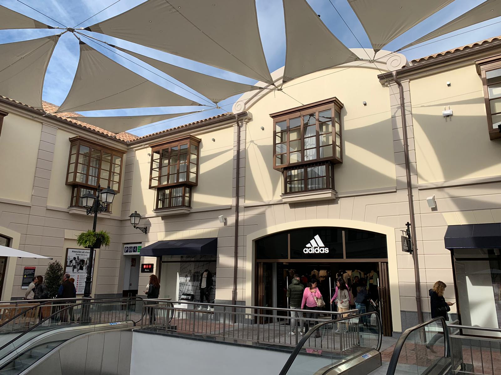 La oferta comercial del nuevo McArthurGlen Designer Outlet cuenta con opciones para todos los tipos de consumidores sean cuales sean sus necesidades. Y en todos los casos, con un mismo gancho: suculentos descuentos sobre sus etiquetas originales de entre el 30 y el 70%.