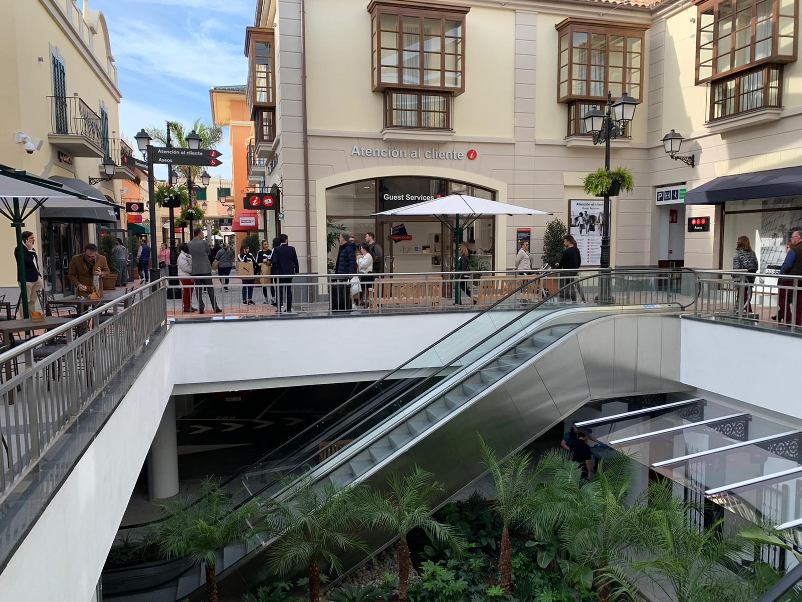 La oferta comercial del nuevo McArthurGlen Designer Outlet cuenta con opciones para todos los tipos de consumidores sean cuales sean sus necesidades. Y en todos los casos, con un mismo gancho: suculentos descuentos sobre sus etiquetas originales de entre el 30 y el 70%.