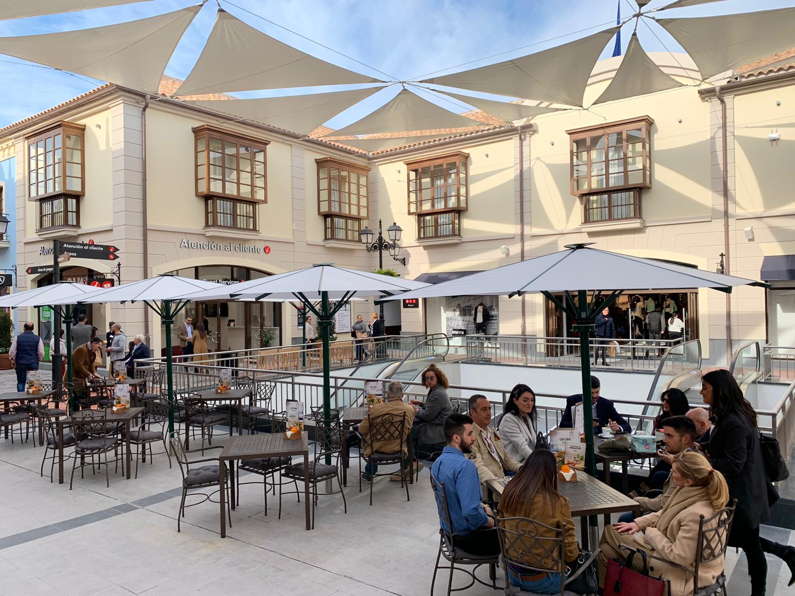 La oferta comercial del nuevo McArthurGlen Designer Outlet cuenta con opciones para todos los tipos de consumidores sean cuales sean sus necesidades. Y en todos los casos, con un mismo gancho: suculentos descuentos sobre sus etiquetas originales de entre el 30 y el 70%.