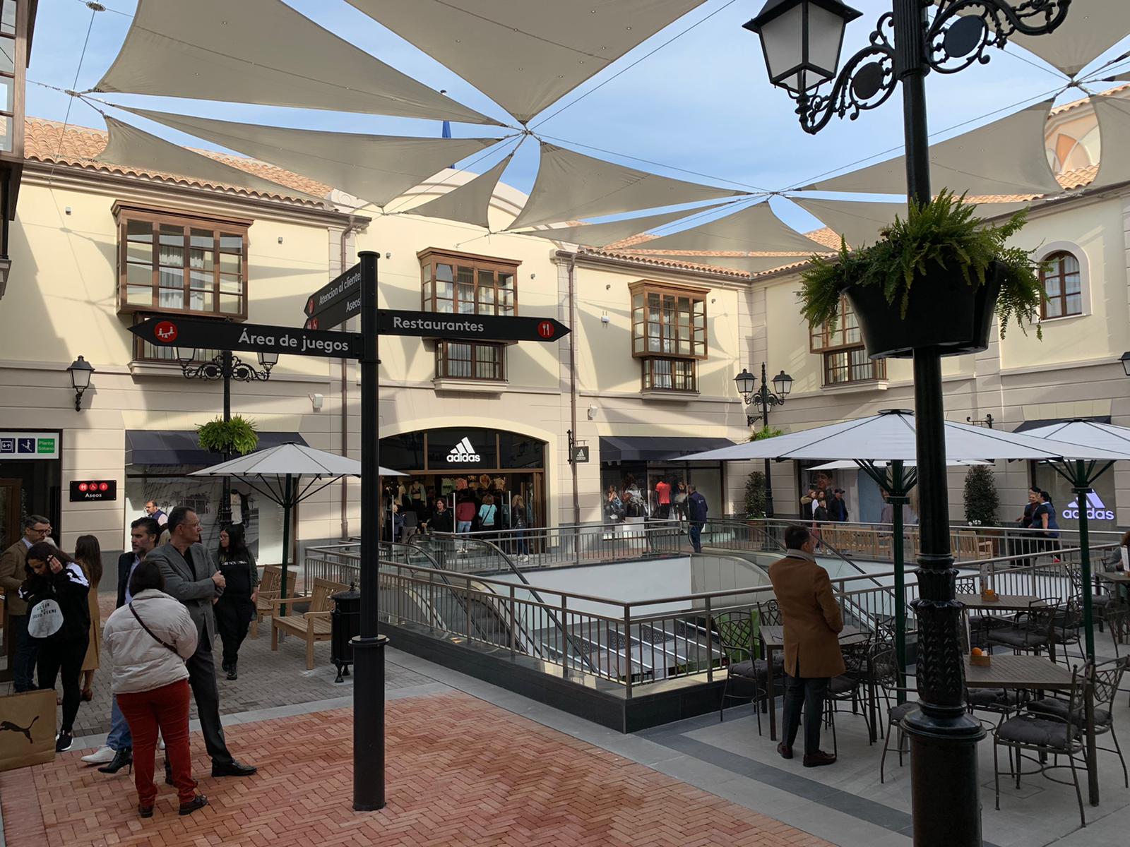 La oferta comercial del nuevo McArthurGlen Designer Outlet cuenta con opciones para todos los tipos de consumidores sean cuales sean sus necesidades. Y en todos los casos, con un mismo gancho: suculentos descuentos sobre sus etiquetas originales de entre el 30 y el 70%.