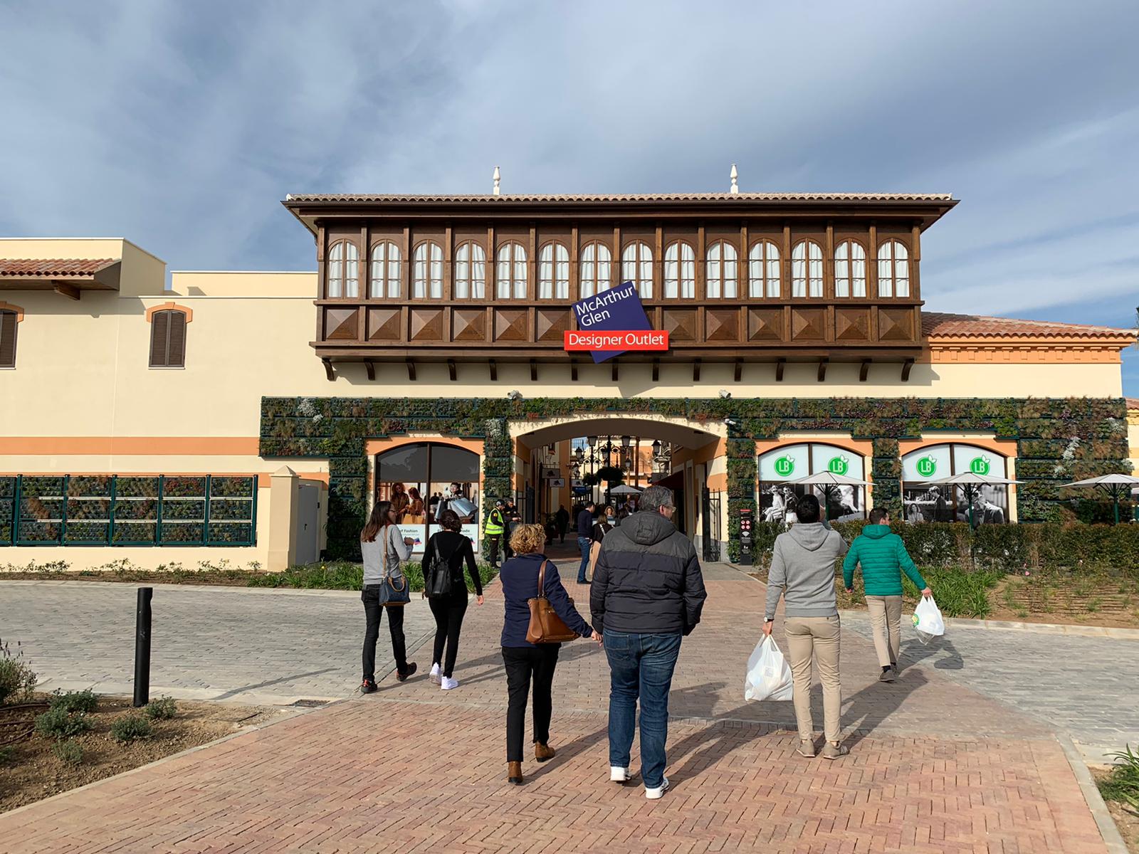 La oferta comercial del nuevo McArthurGlen Designer Outlet cuenta con opciones para todos los tipos de consumidores sean cuales sean sus necesidades. Y en todos los casos, con un mismo gancho: suculentos descuentos sobre sus etiquetas originales de entre el 30 y el 70%.