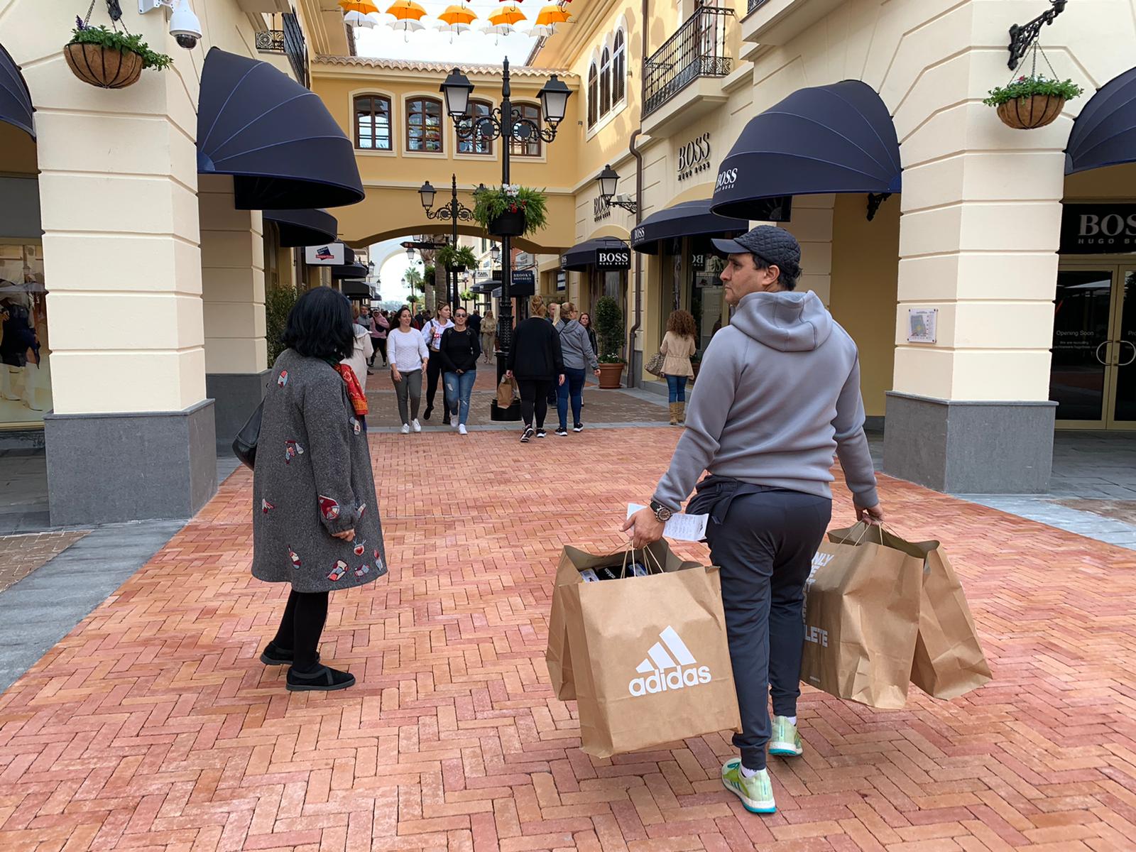 La oferta comercial del nuevo McArthurGlen Designer Outlet cuenta con opciones para todos los tipos de consumidores sean cuales sean sus necesidades. Y en todos los casos, con un mismo gancho: suculentos descuentos sobre sus etiquetas originales de entre el 30 y el 70%.