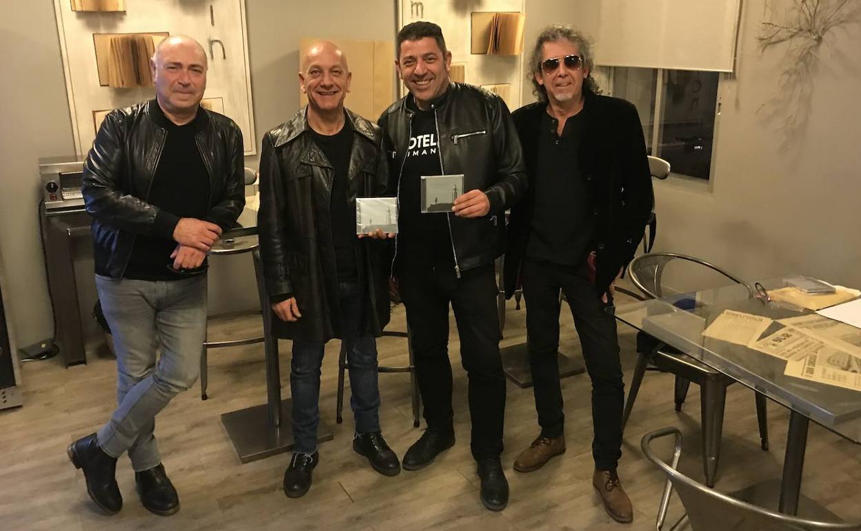 Álvaro Cebrián, Manuel Olmo, Adolfo Flores y Canío Reus, miembros de Motel Caimán.