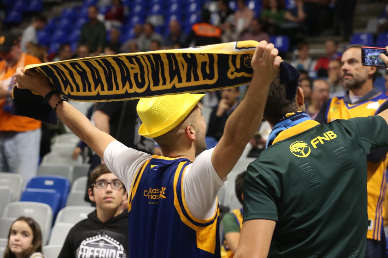 Llenazo en el Carpena para ver el Real Madrid-Valencia y el Unicaja-Andorra