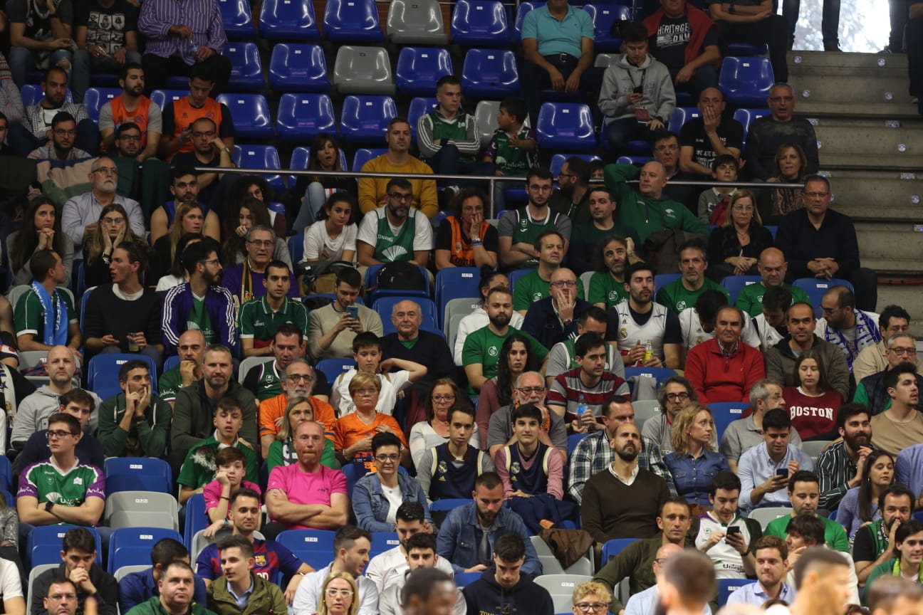 Llenazo en el Carpena para ver el Real Madrid-Valencia y el Unicaja-Andorra