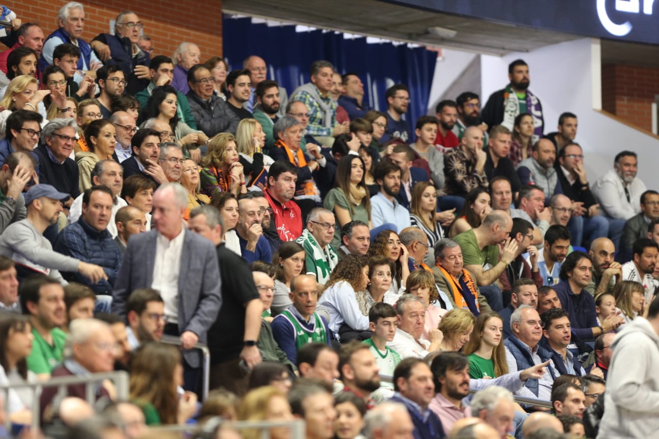 Llenazo en el Carpena para ver el Real Madrid-Valencia y el Unicaja-Andorra