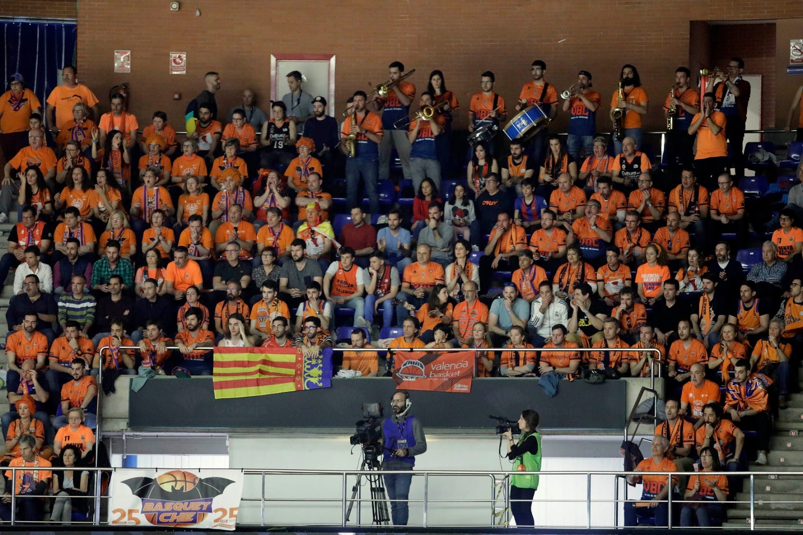 Llenazo en el Carpena para ver el Real Madrid-Valencia y el Unicaja-Andorra