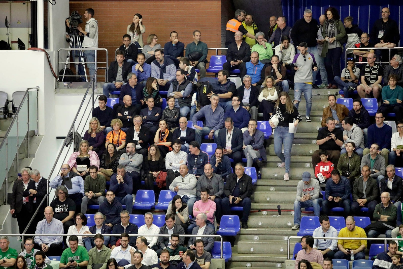 Llenazo en el Carpena para ver el Real Madrid-Valencia y el Unicaja-Andorra