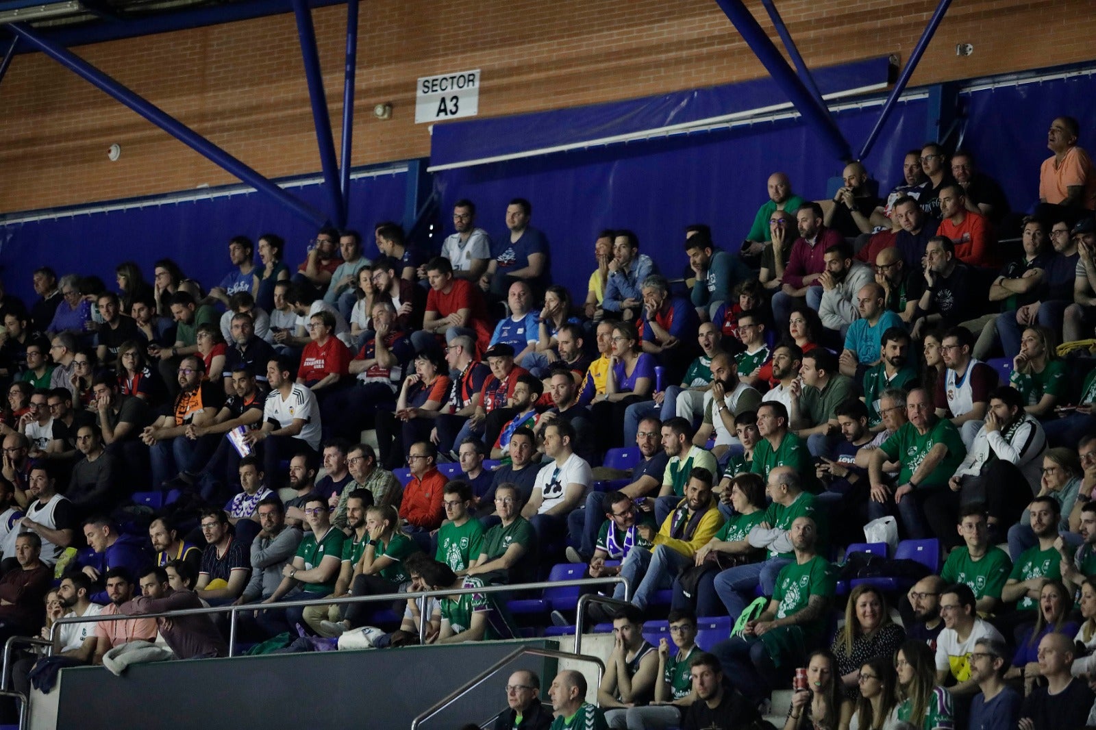 Llenazo en el Carpena para ver el Real Madrid-Valencia y el Unicaja-Andorra