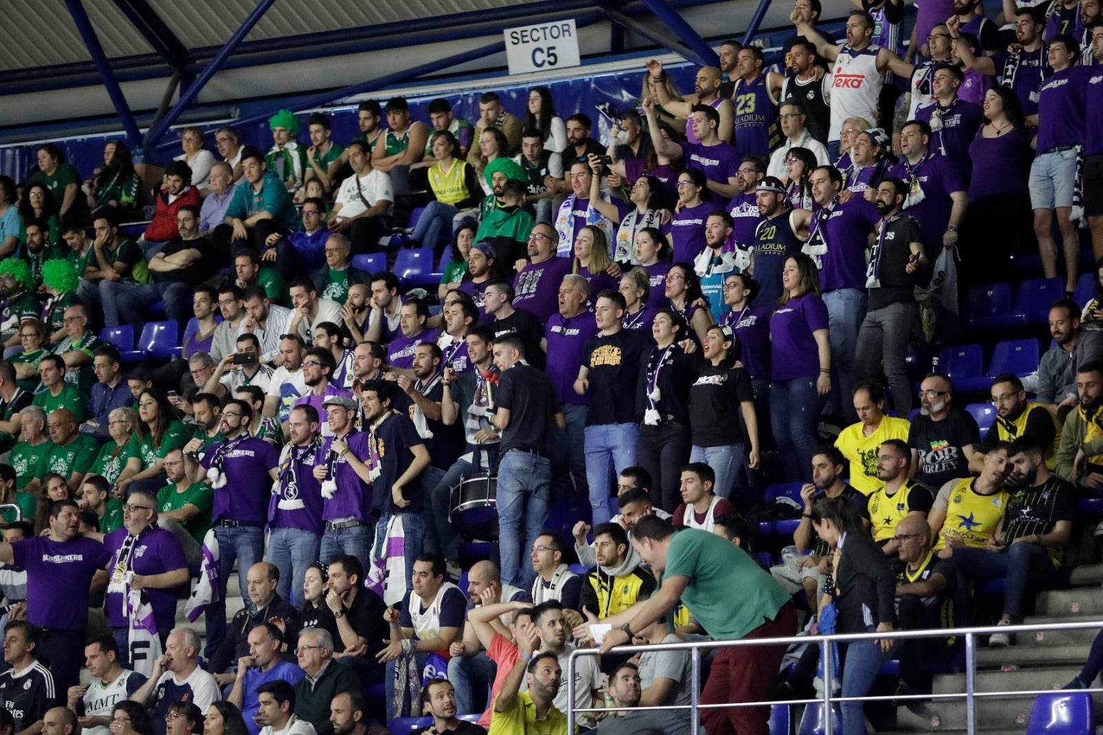 Llenazo en el Carpena para ver el Real Madrid-Valencia y el Unicaja-Andorra