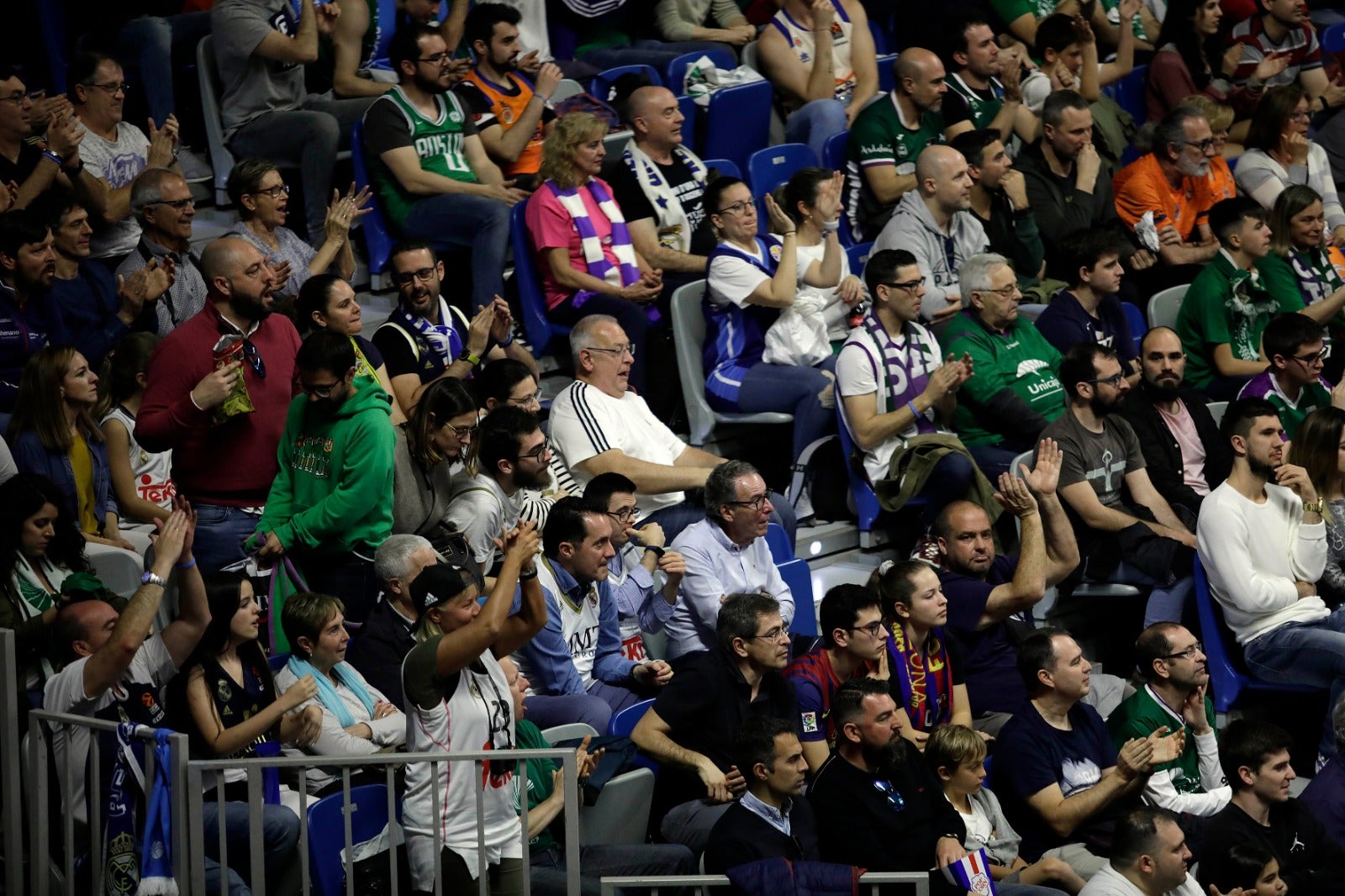 Llenazo en el Carpena para ver el Real Madrid-Valencia y el Unicaja-Andorra