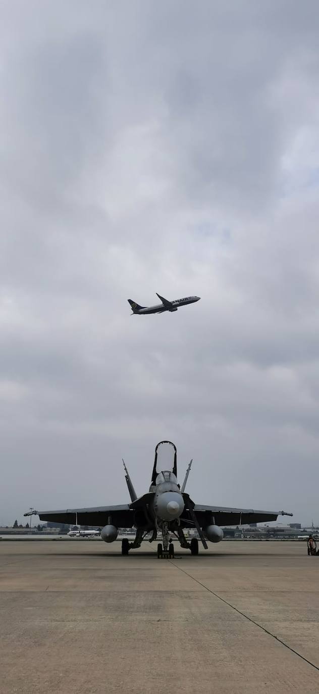 Una unidad de defensa antiaérea, seis F-18 y una fragata participan en unas prácticas conjuntas de los tres Ejércitos sobre la defensa aérea nacional. 