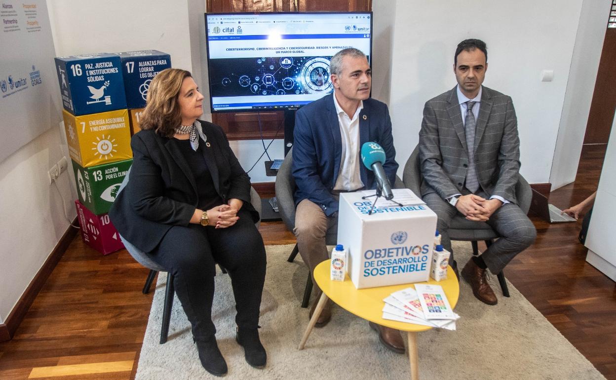 Rengel, Andrade y Seisdedos, durante la presentación del curso. 